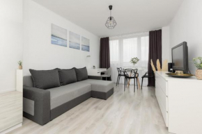 Warsaw Centre Saski Garden Apartment by Noclegi Renters